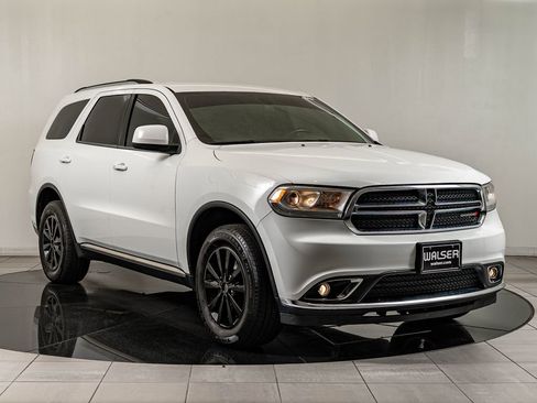 Used 2019 Dodge Durango SXT AWD/4WD image 3