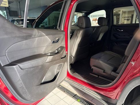 Used 2023 Chevrolet Traverse LT FWD image 23