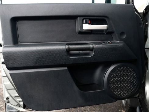 Used 2010 Toyota FJ Cruiser 4WD image 36