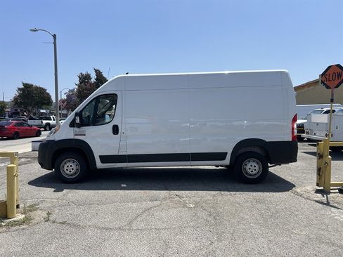 Used 2021 RAM ProMaster 2500 FWD image 4