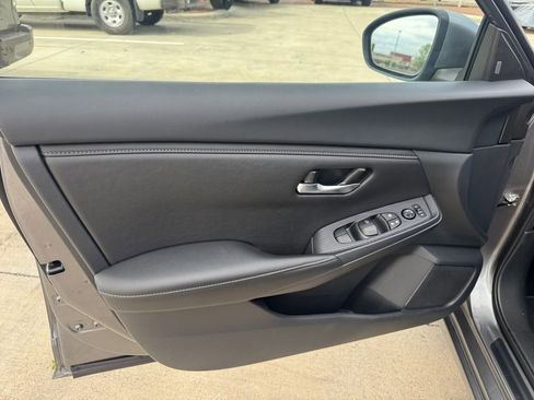 Used 2025 Nissan Sentra SV FWD image 11