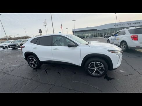 Used 2024 Chevrolet Trax RS w/ Driver Confidence Package image 2