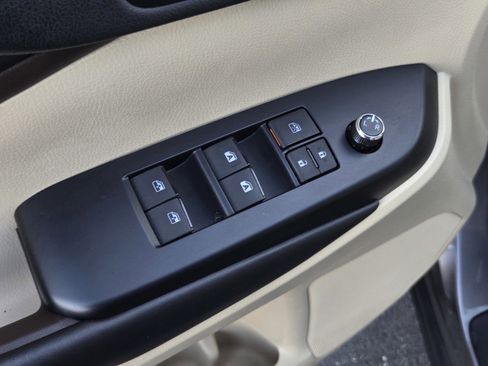 Certified 2019 Toyota Highlander XLE image 10