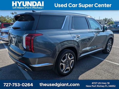 Used 2023 Hyundai Palisade Limited w/ Cargo Package FWD image 2