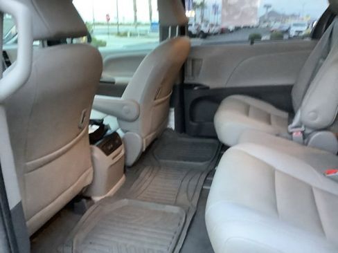 Used 2020 Toyota Sienna XLE image 26