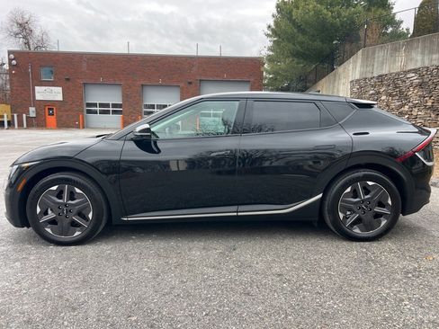 Certified 2025 Kia EV6 Light image 2