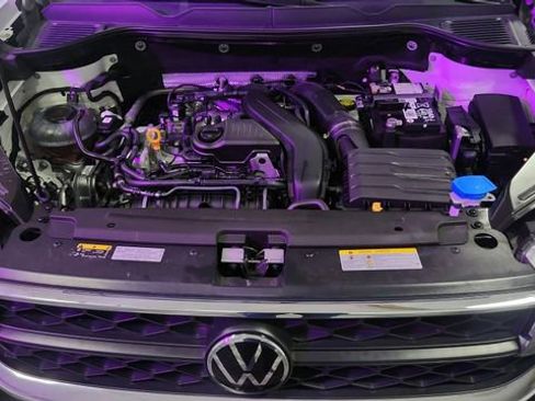 Used 2024 Volkswagen Taos SE w/ Panoramic Sunroof Package image 23