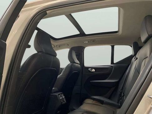 Used 2025 Volvo XC40 B5 Plus AWD/4WD image 28