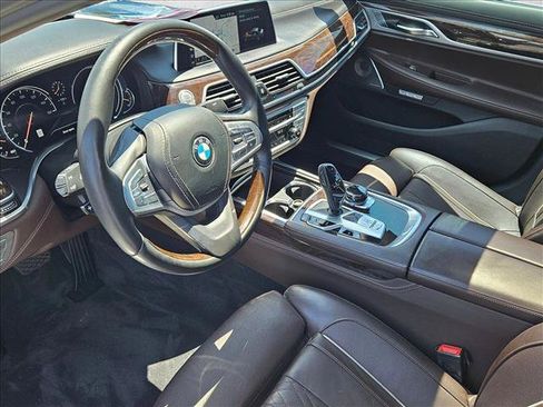 Used 2018 BMW 740i RWD image 10