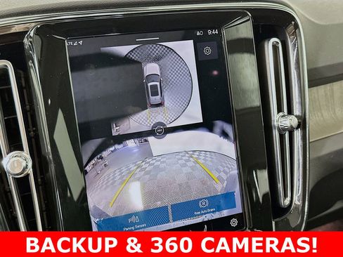 Used 2025 Volvo XC40 B5 Plus image 17