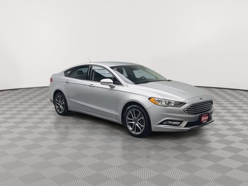 Used 2017 Ford Fusion SE image 28
