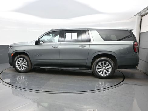 Used 2023 Chevrolet Suburban Premier AWD/4WD image 3