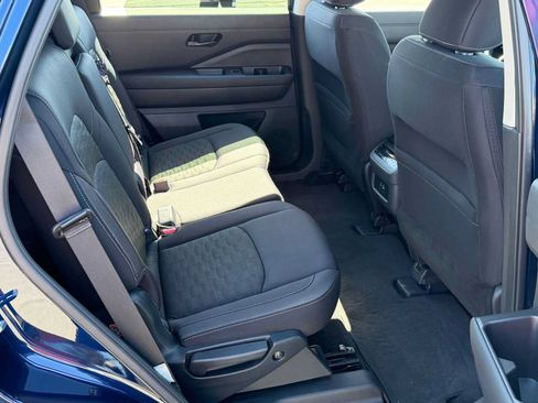 Used 2025 Nissan Pathfinder SV FWD image 28