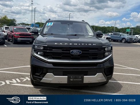 Used 2025 Ford Expedition Max Platinum AWD/4WD image 2