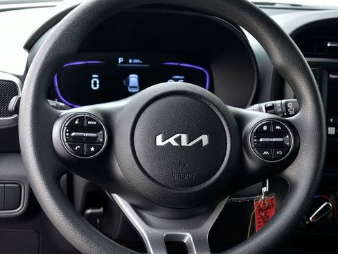 Certified 2025 Kia Soul LX w/ LX Technology Package FWD image 15