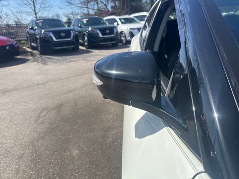 Used 2017 Nissan Maxima Platinum w/ Interior Lighting Package image 38