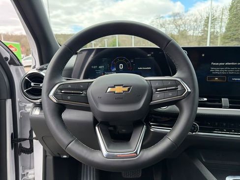 New 2026 Chevrolet Equinox LT w/ Safety and Technology Package FWD image 18