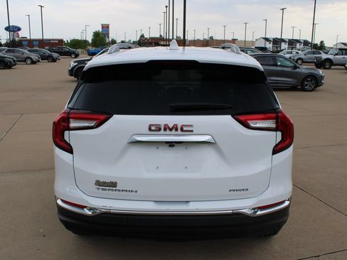 Used 2023 GMC Terrain SLT AWD/4WD image 14