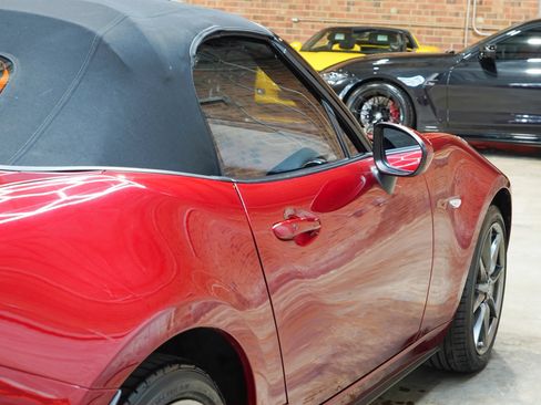 Used 2019 MAZDA MX-5 Miata Grand Touring RWD image 19