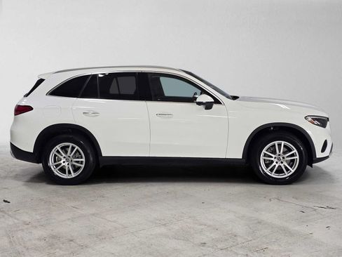 Used 2024 Mercedes-Benz GLC 300 4MATIC image 2