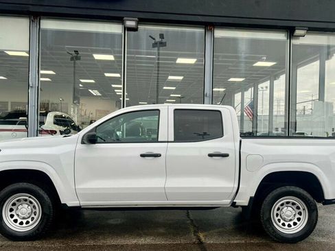 Used 2024 Chevrolet Colorado W/T image 2