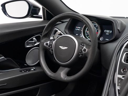 Used 2020 Aston Martin DB11 Volante RWD image 38