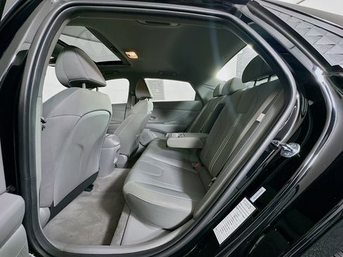 Used 2025 Hyundai Elantra SEL FWD image 28