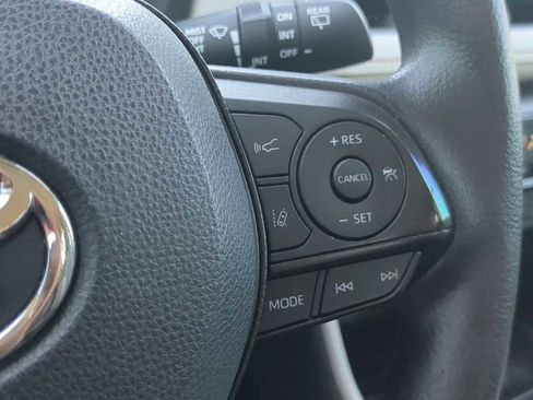 Used 2022 Toyota RAV4 XLE image 25