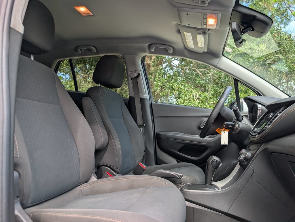 Used 2021 Chevrolet Trax LS w/ Tint and Cruise Package AWD/4WD image 18