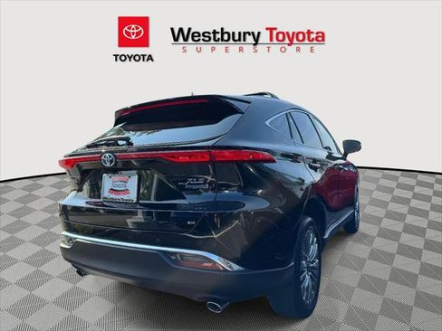 Certified 2022 Toyota Venza XLE image 16