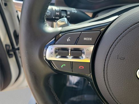Used 2017 Kia Cadenza Technology image 21
