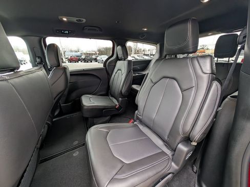 New 2026 Chrysler Pacifica Select w/ S Appearance Package image 15