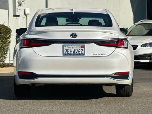 Used 2023 Lexus ES 300h w/ Premium Package image 8