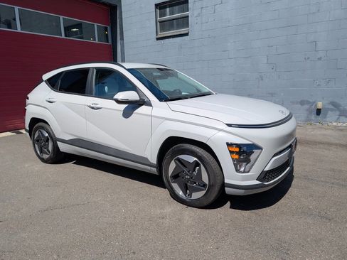 Used 2024 Hyundai Kona SEL FWD image 1