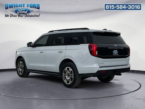 Certified 2025 Ford Expedition Active AWD/4WD image 3
