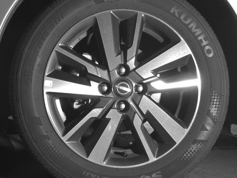 Used 2025 Nissan Versa SV image 12