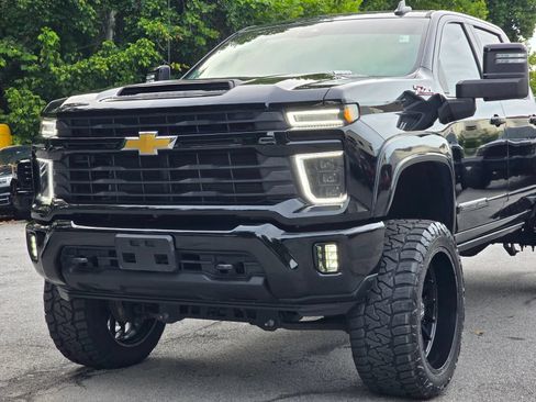 Used 2024 Chevrolet Silverado 2500 Custom w/ Custom Value Package AWD/4WD image 2