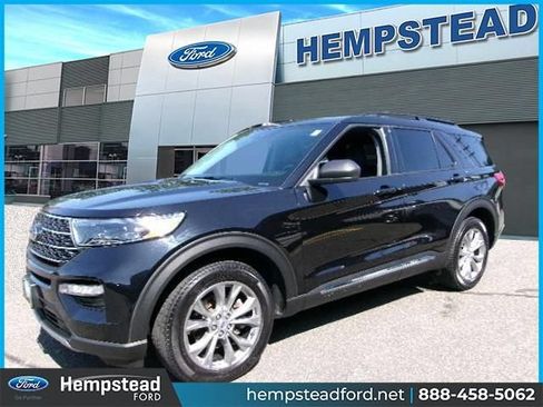 Certified 2023 Ford Explorer XLT w/ Equipment Group 202A AWD/4WD image 1