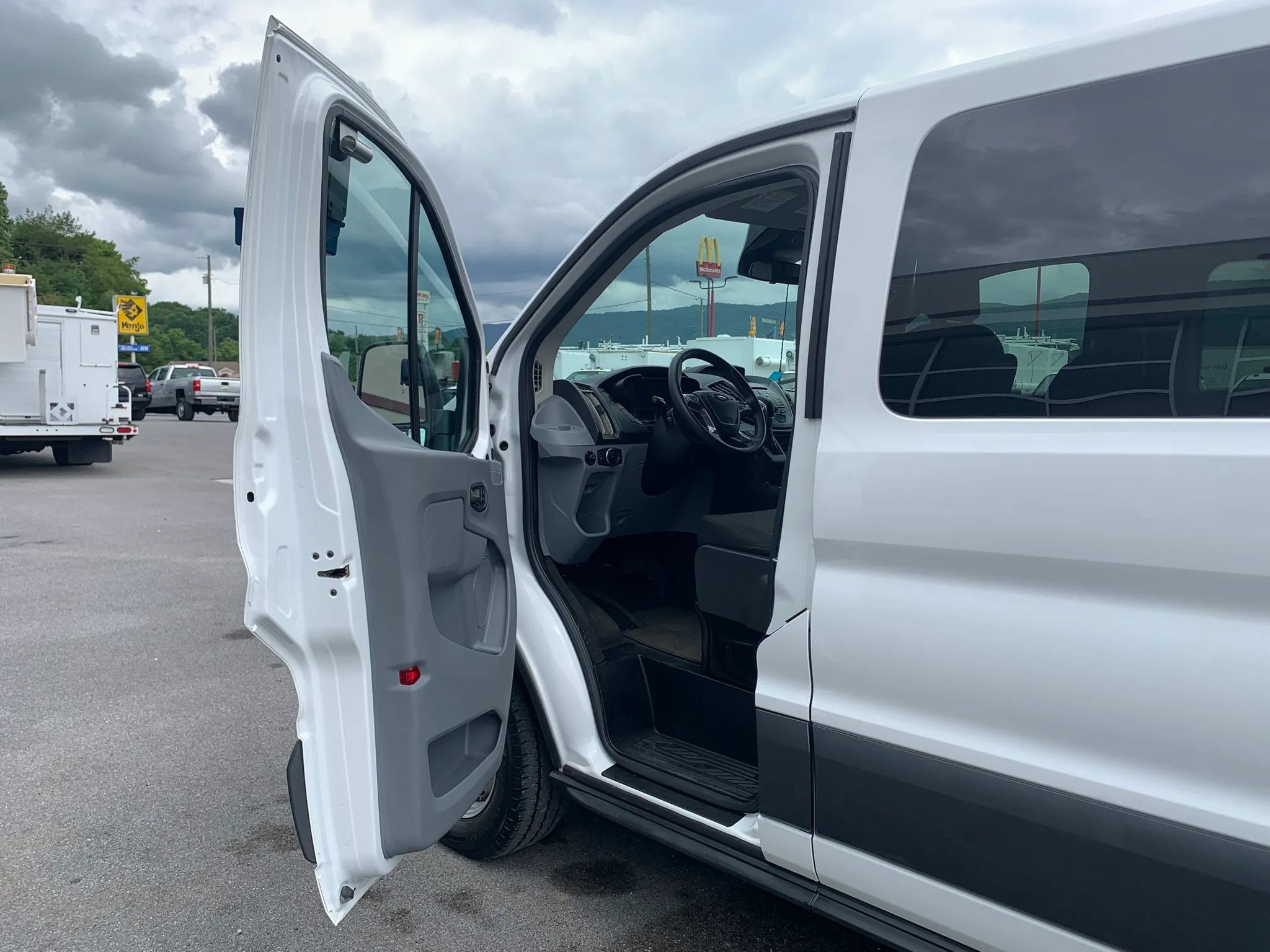 Used 2018 Ford Transit 350 XL RWD image 7