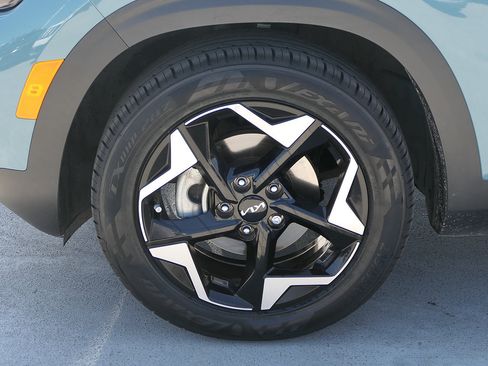 Used 2024 Kia Seltos EX FWD image 9