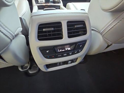 Used 2019 Honda Pilot Touring image 18