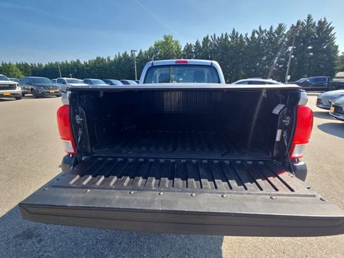 Used 2017 Toyota Tacoma SR RWD image 11