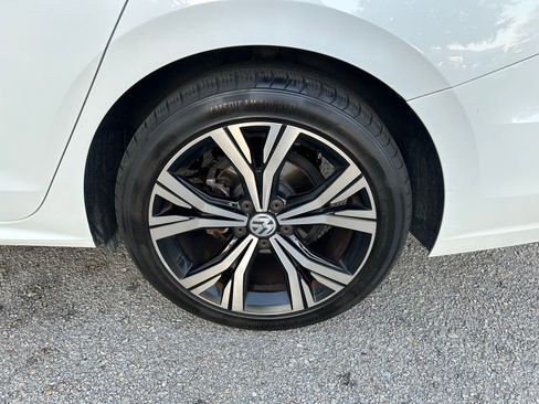 Used 2022 Volkswagen Passat 2.0T SE image 9