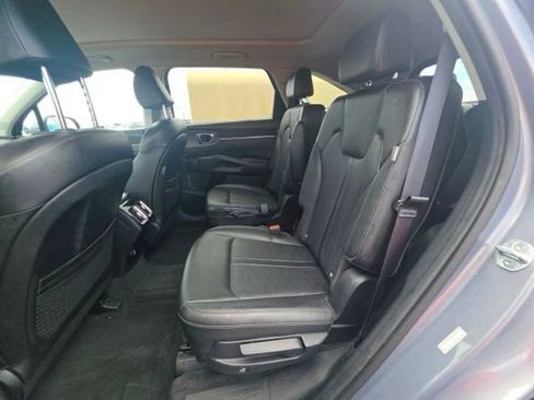 Certified 2024 Kia Sorento SX FWD image 11
