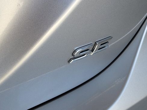 Used 2023 Toyota Camry SE image 5