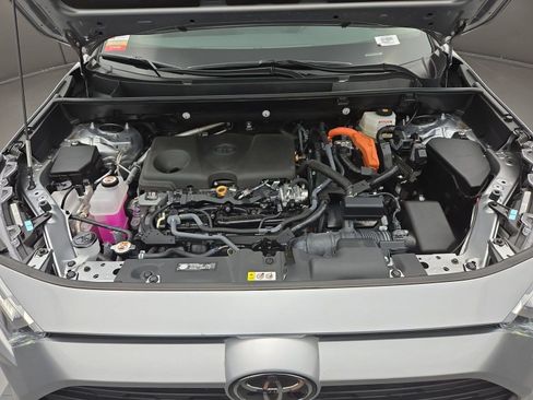 Certified 2025 Toyota RAV4 LE AWD/4WD image 29