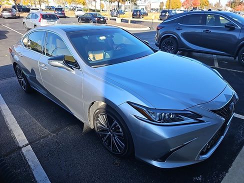 Used 2022 Lexus ES 350 w/ Premium Package image 2