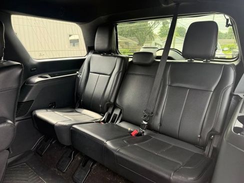 Used 2020 Ford Expedition XLT w/ Equipment Group 202A AWD/4WD image 9