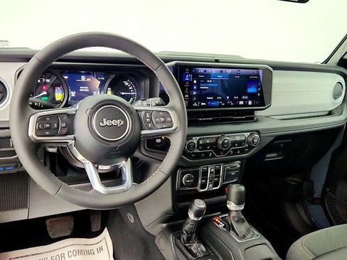 Used 2025 Jeep Wrangler Unlimited Sahara w/ Safety Group image 12