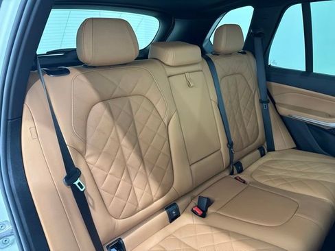 Used 2026 BMW X5 xDrive40i w/ M Sport Package AWD/4WD image 38